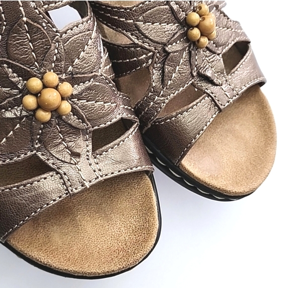 Clarks Bronze Lexi Myrtle 2 Slide On Sandals Ultimate Comfort Lightweight 9.5M - Picture 13 of 16
